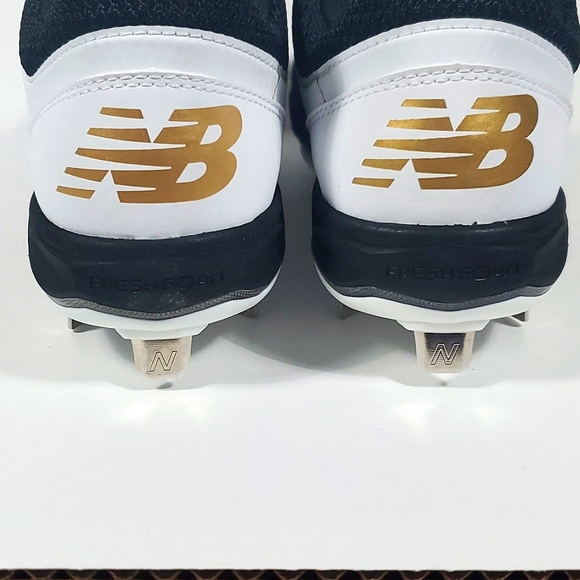 New Balance Cleats - Picture 4 of 8